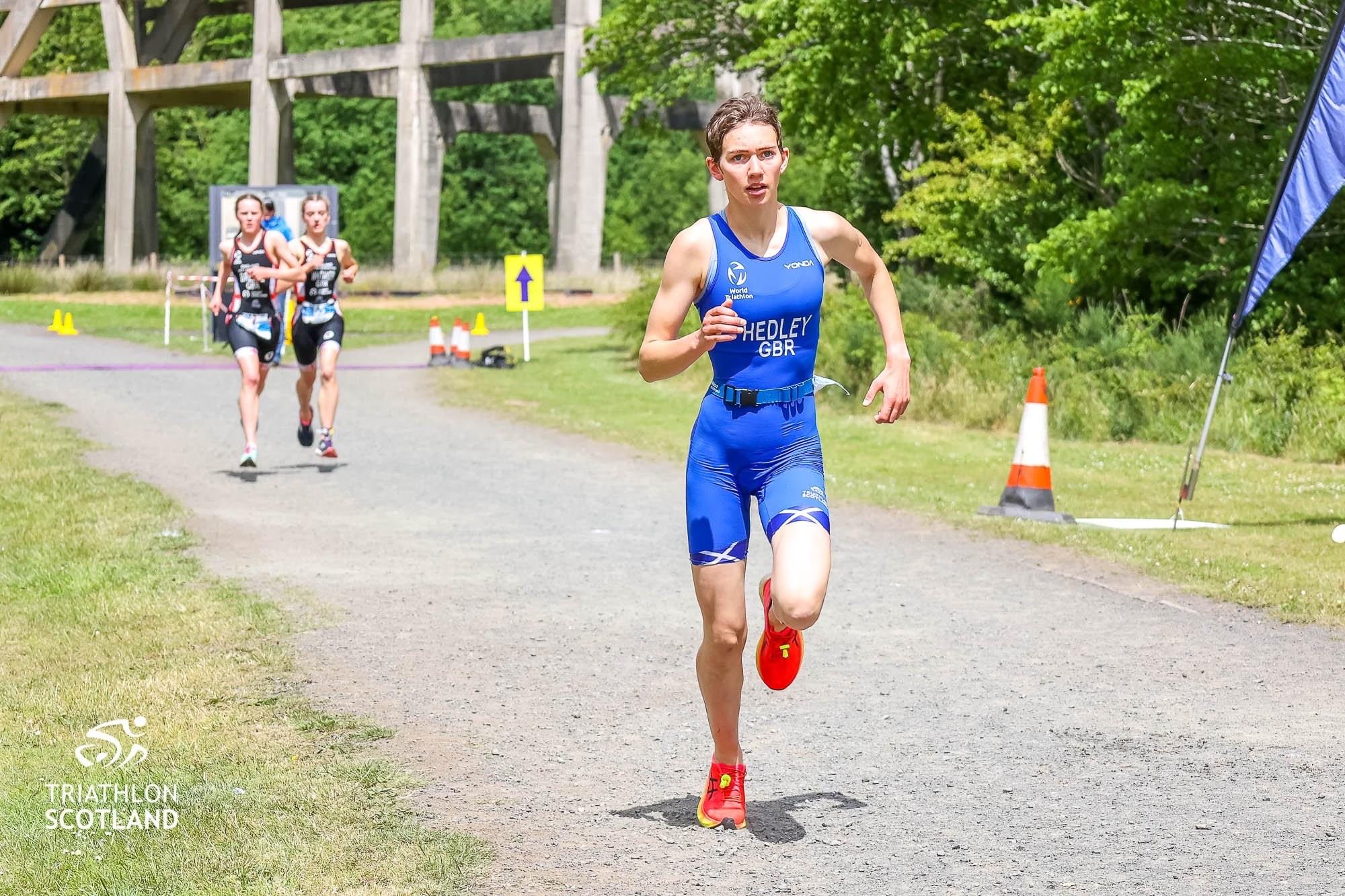 Close racing at Lochore Meadows in first aquathlon for youth and junior athletes